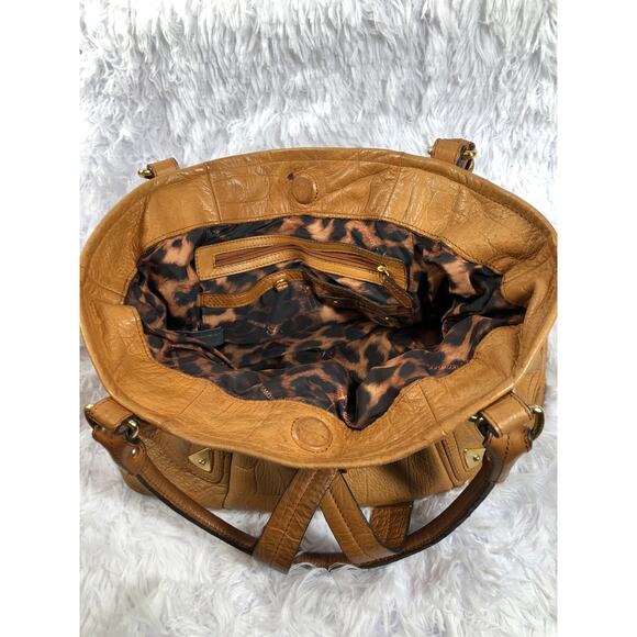 B. Makowsky Heavy Leather Shoulder Boho Handbag Camel Belted Magnetic Closure - Picture 10 of 13